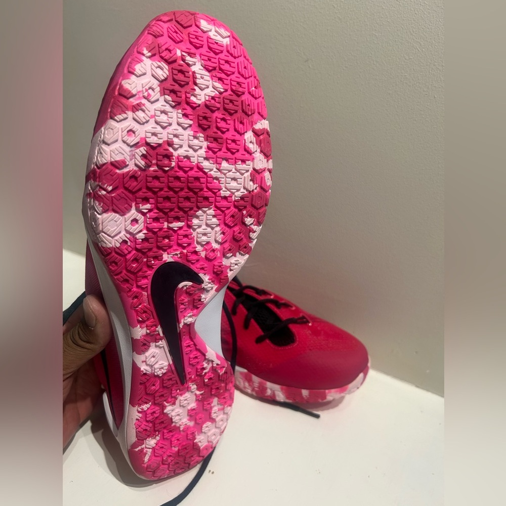 Nike Hyperchase Breast Cancer Awareness, Men’s Size 13
